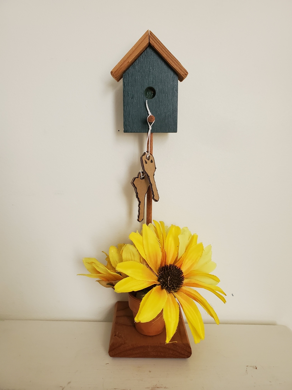 Birdhouse Sunflower Entryway Key Hook Wall Decor